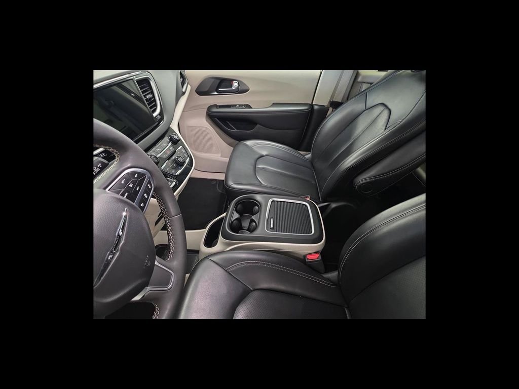 Used 2023 Black Chrysler Touring L image 11