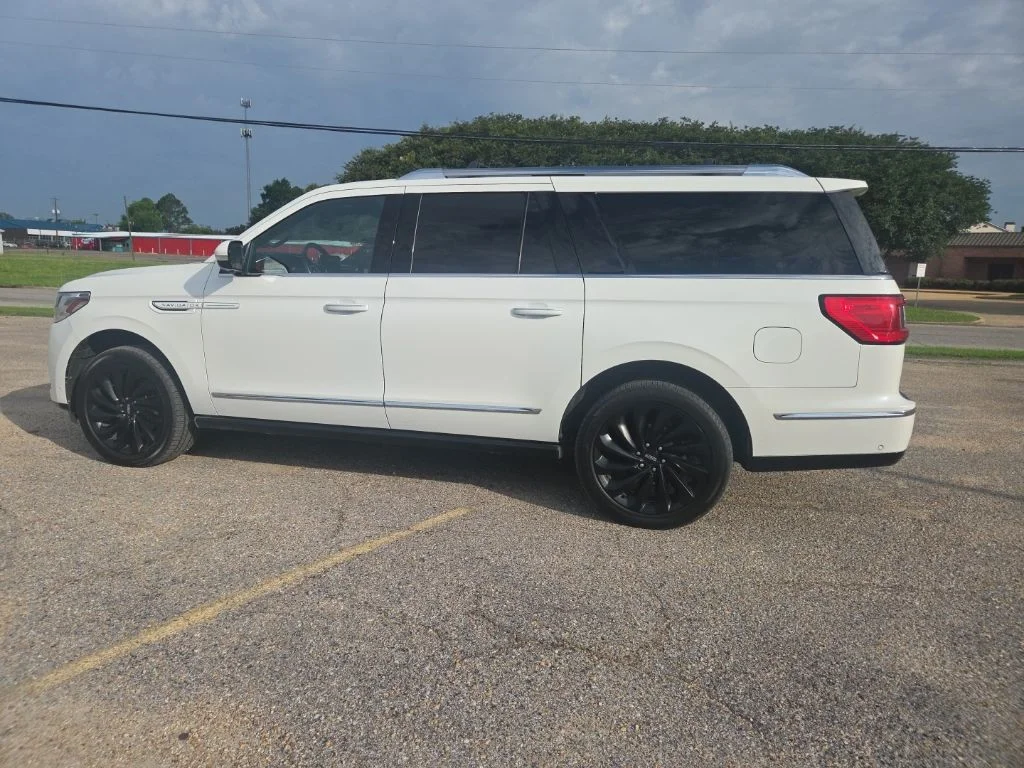 Certified Used 2020 White Lincoln Reserve image 5