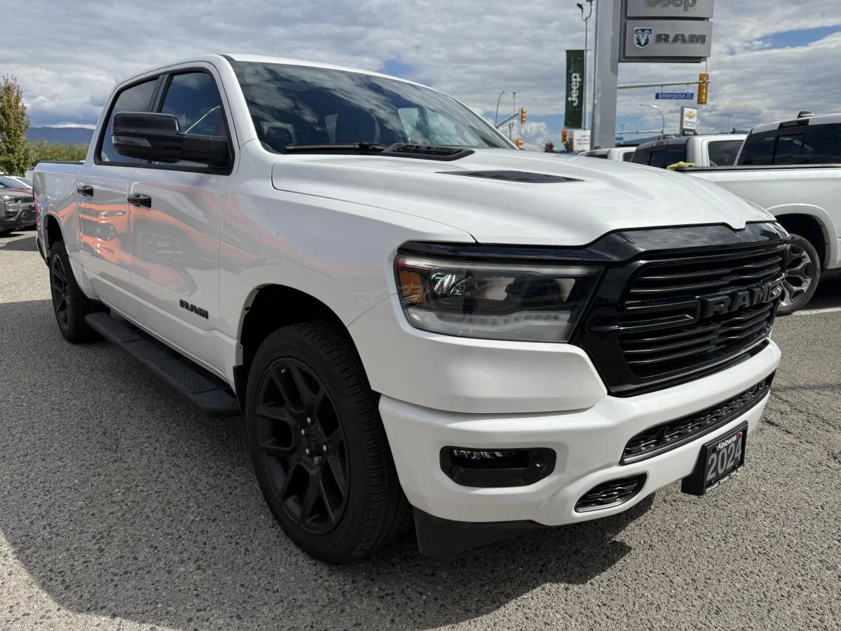 Used 2024 White RAM Laramie 4x4 Crew Cab image 8