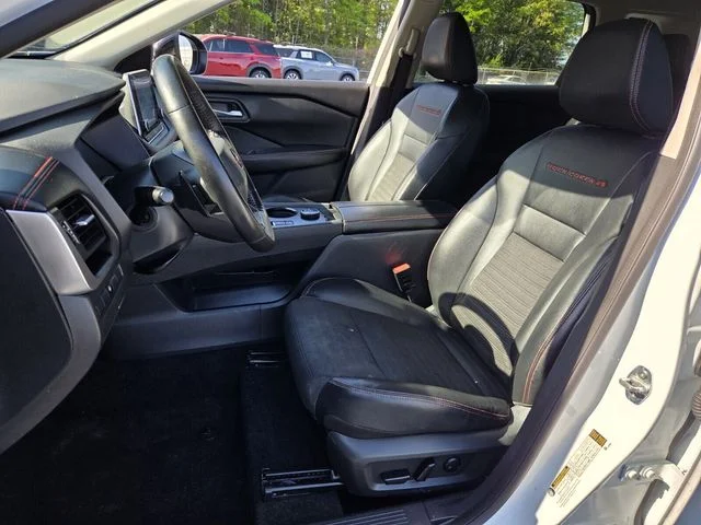 Used 2025 White Nissan Rock Creek image 9