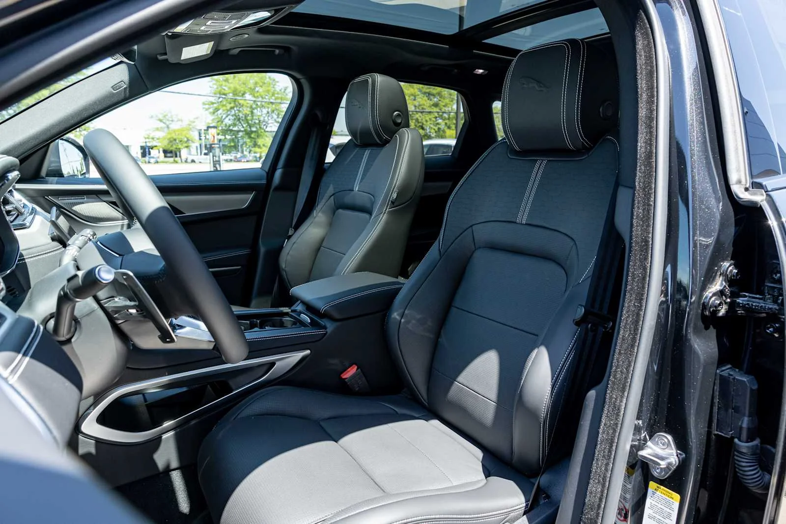 2026 Jaguar F-Pace R-Dynamic S - Photo 29
