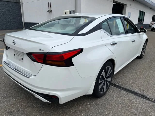 Used 2022 Pearl White Tricoat Nissan 2.5 SL image 3