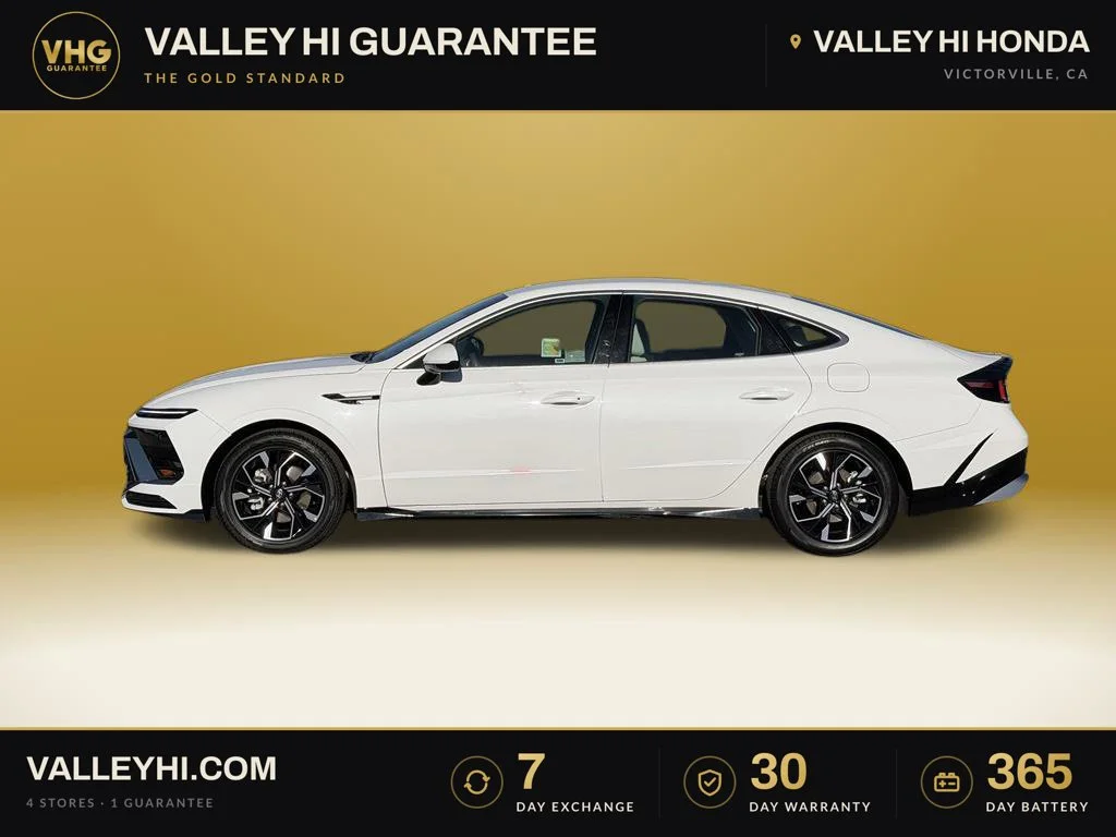 Used 2025 White Hyundai SEL image 4
