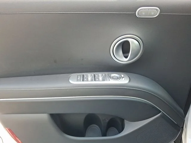 New 2027 White Hyundai Calligraphy image 8