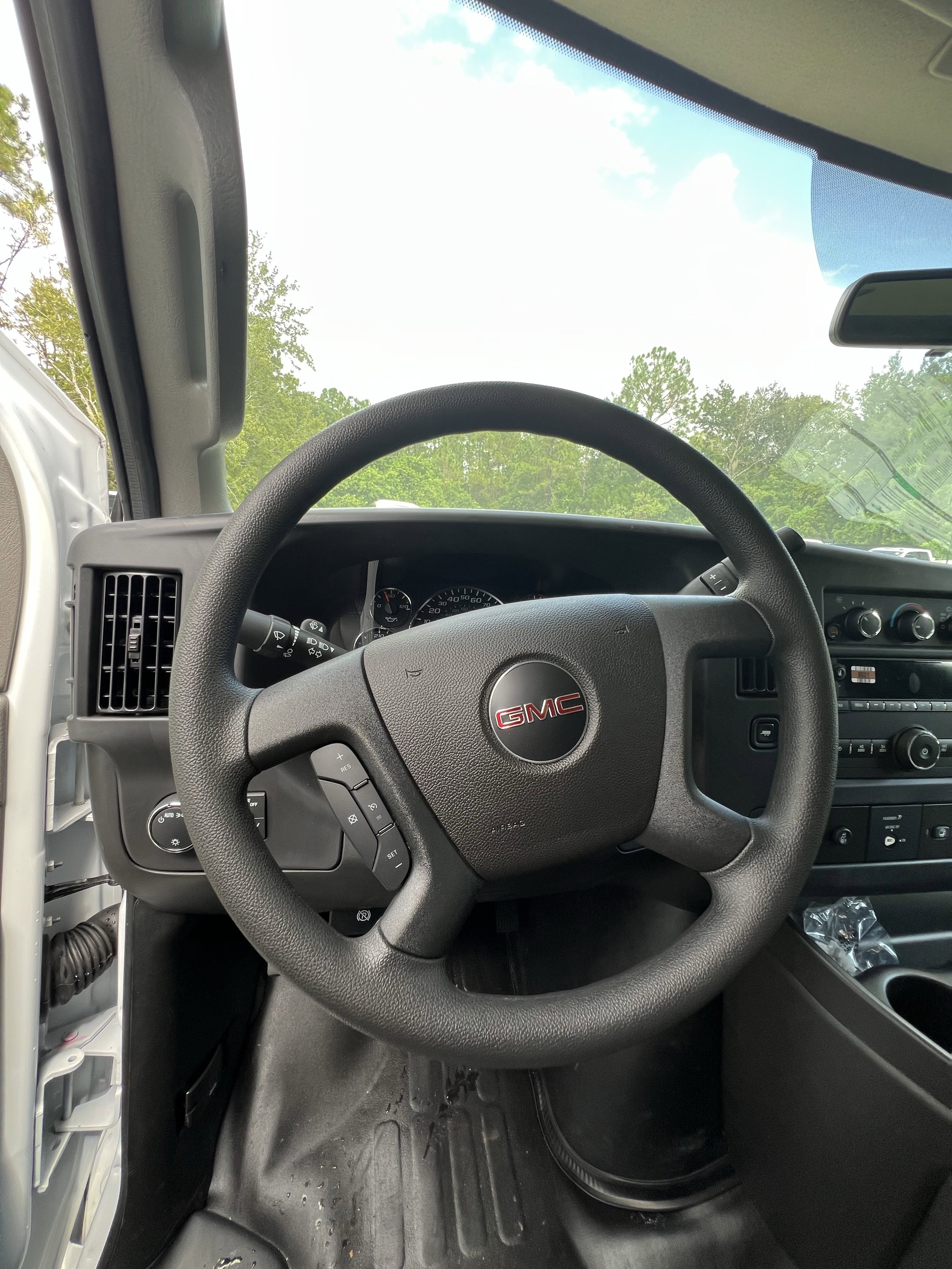 New 2025 Summit White GMC Work Van image 10