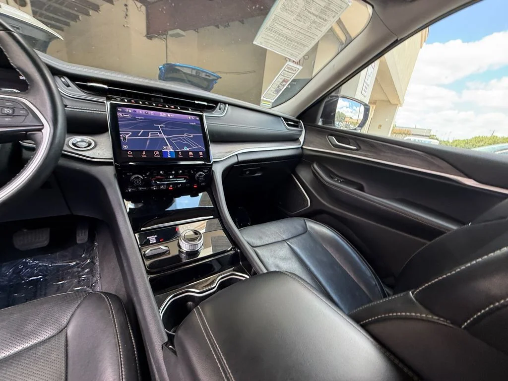 Used 2022 Silver Jeep Limited image 15