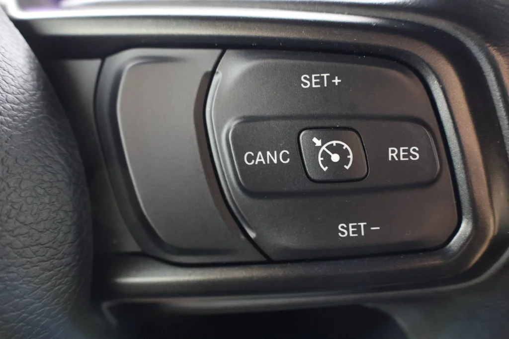 Used 2020 Black Clearcoat Jeep Sport S image 12
