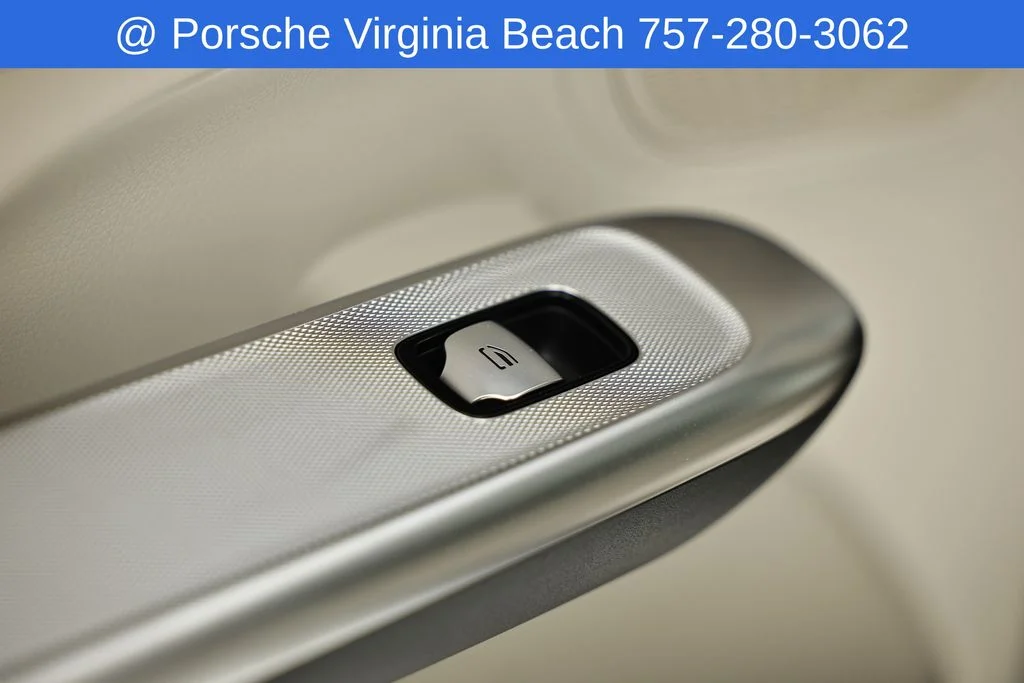 Used 2025 White Mercedes-Benz GLC 300 image 30