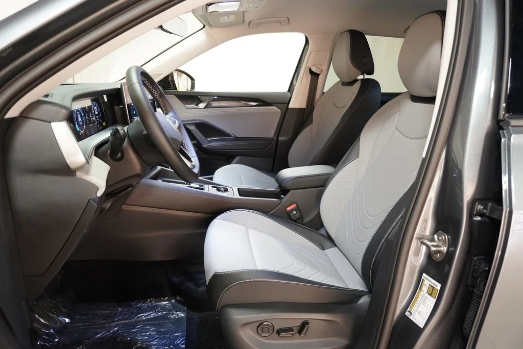 New 2026 Platinum Gray Volkswagen 2.0T SE image 10