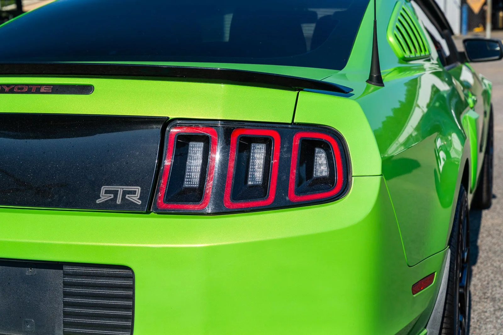 Used 2014 Green Ford GT image 17
