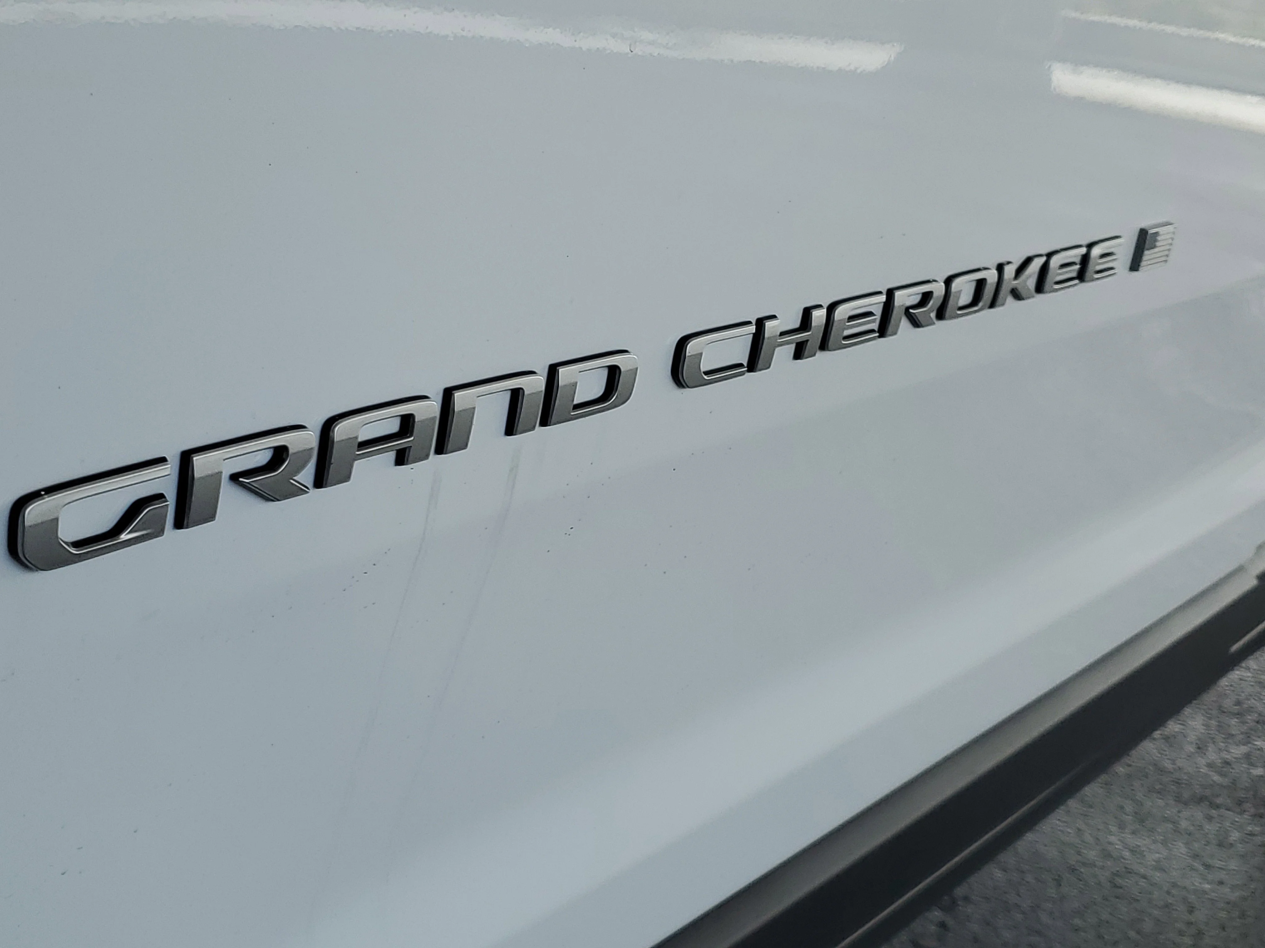 New 2026 Bright White Clear-Coat Exterior Paint Jeep Laredo image 4