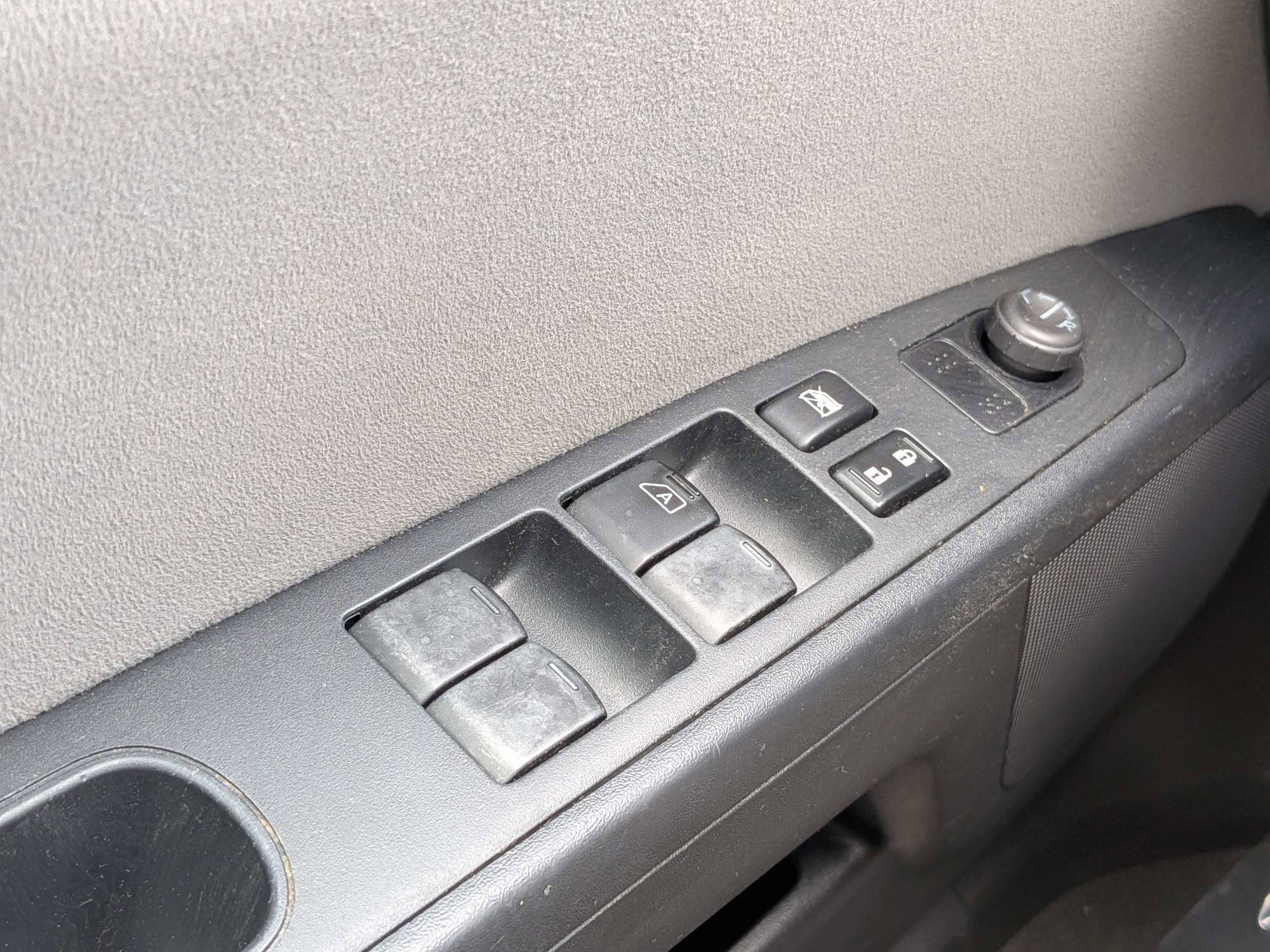 Used 2010 Black Nissan 2.0 S image 22