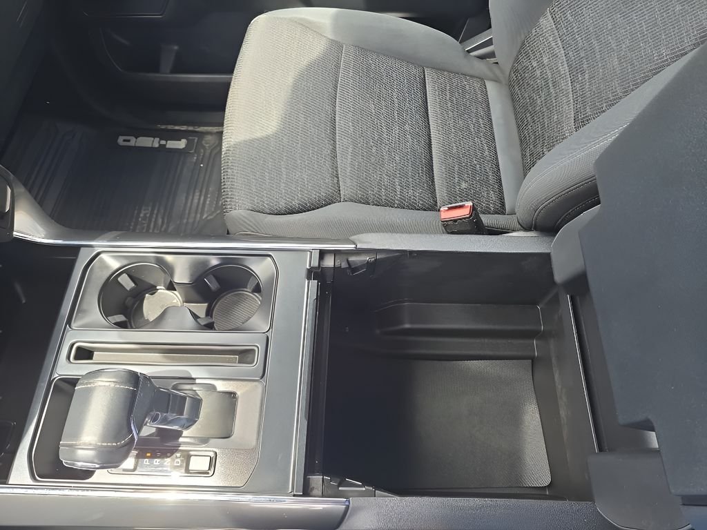 Used 2022 White Ford  image 17