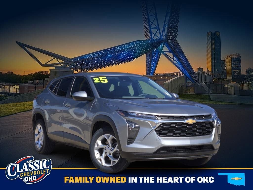 Sterling Gray Metallic 2025 Chevrolet Trax LS FWD SUV / Crossover Front-Wheel Drive