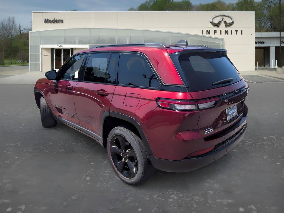 Used 2023 Velvet Red Pearlcoat Jeep Altitude image 5