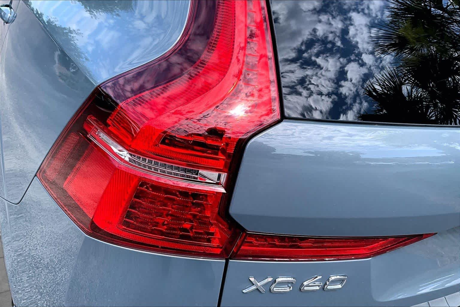 Used 2022 Thunder Grey Metallic Volvo Momentum image 29