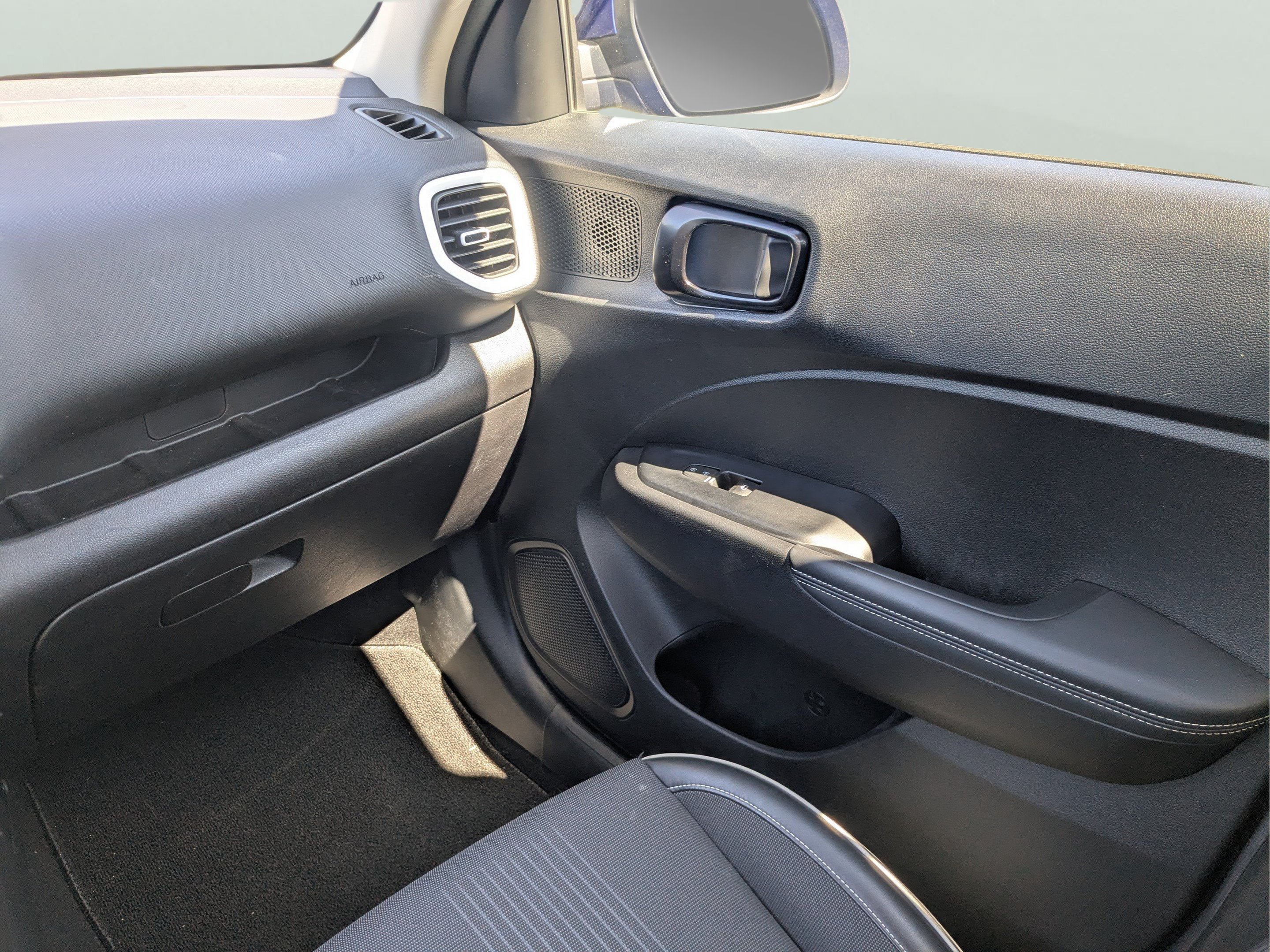 2022 Hyundai Venue Limited - Photo 14
