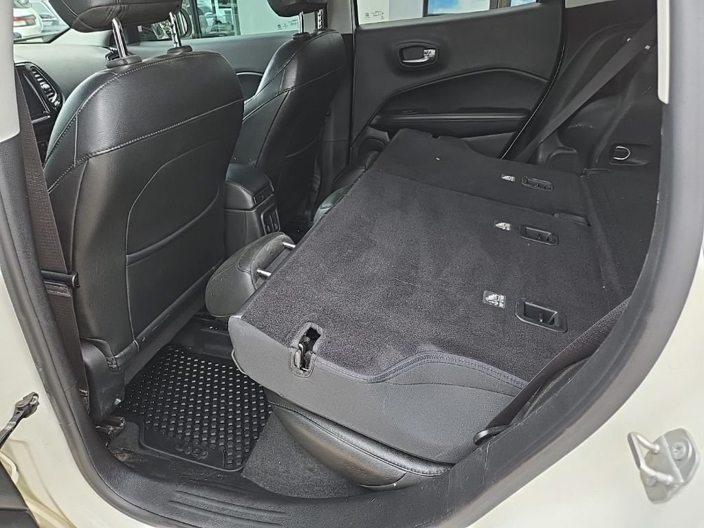 Used 2018 White Jeep Latitude image 80