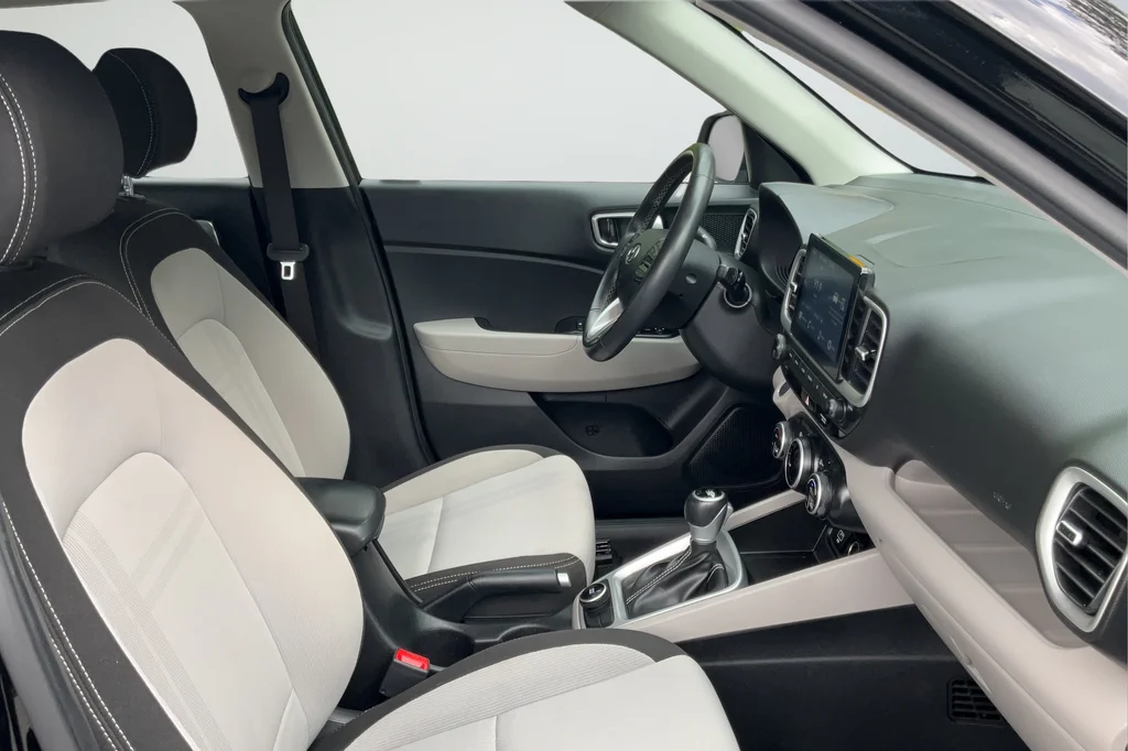 2025 Hyundai Venue SEL - Photo 23