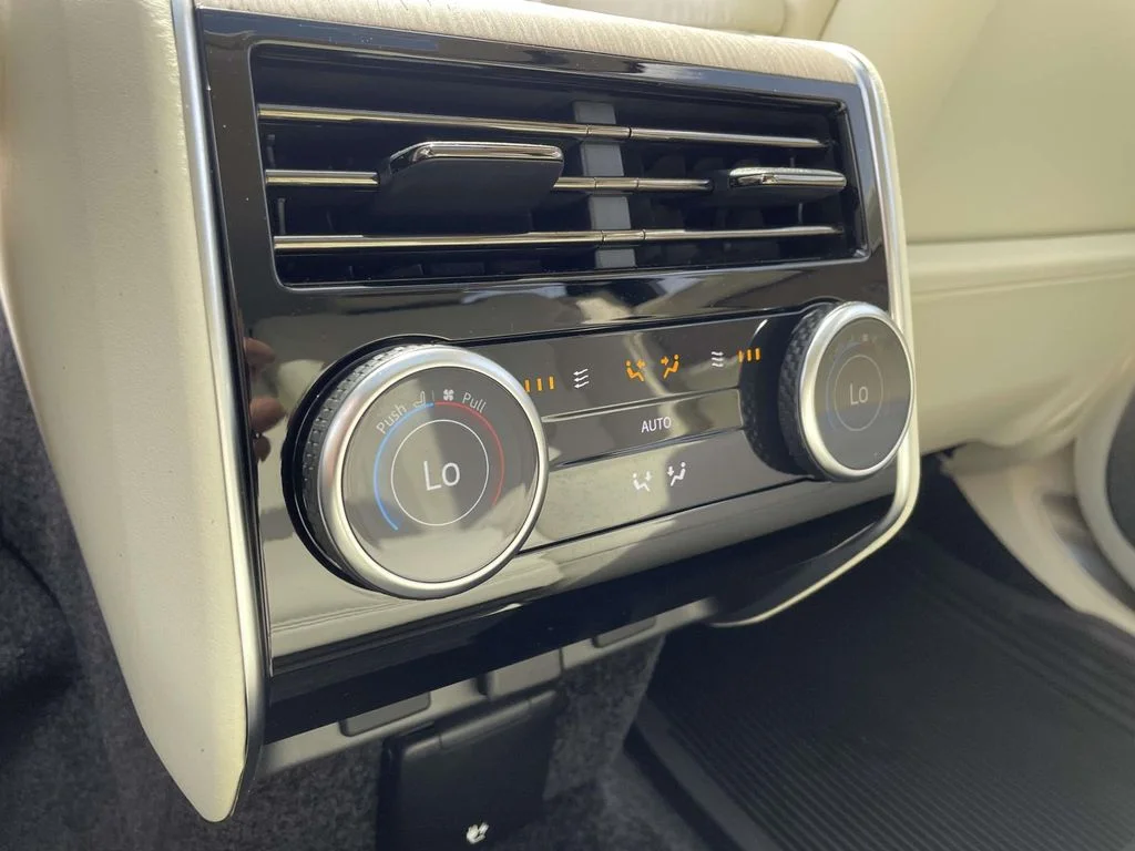 New 2026 Ostuni Pearl White Land Rover Autobiography image 24