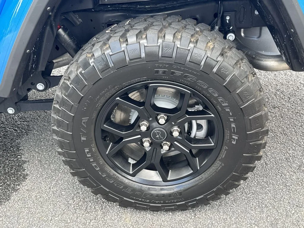 Used 2025 Blue Jeep High Tide image 19
