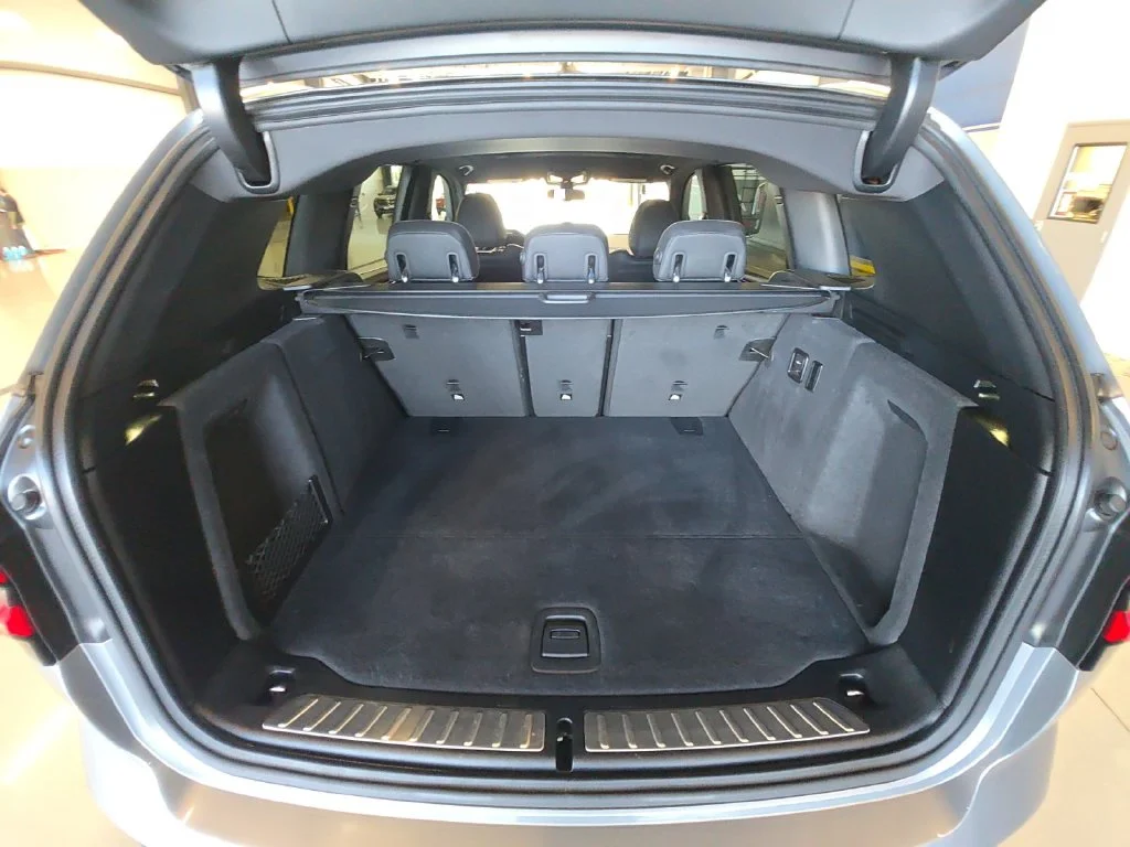 Used 2023 Gray BMW xDrive30i image 29