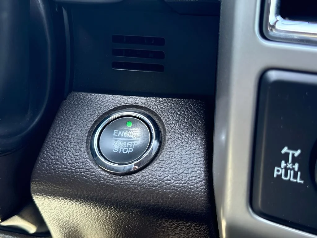 Used 2018 White Ford King Ranch image 25