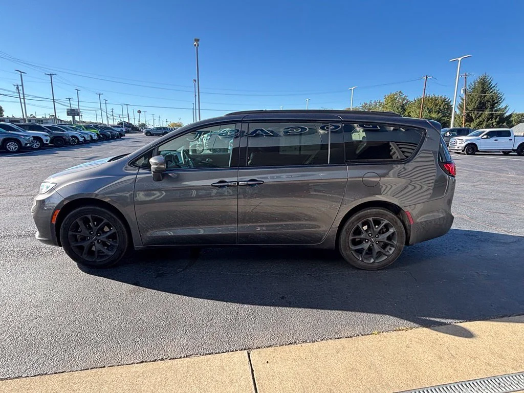 Used 2022 Gray Chrysler Touring L image 8