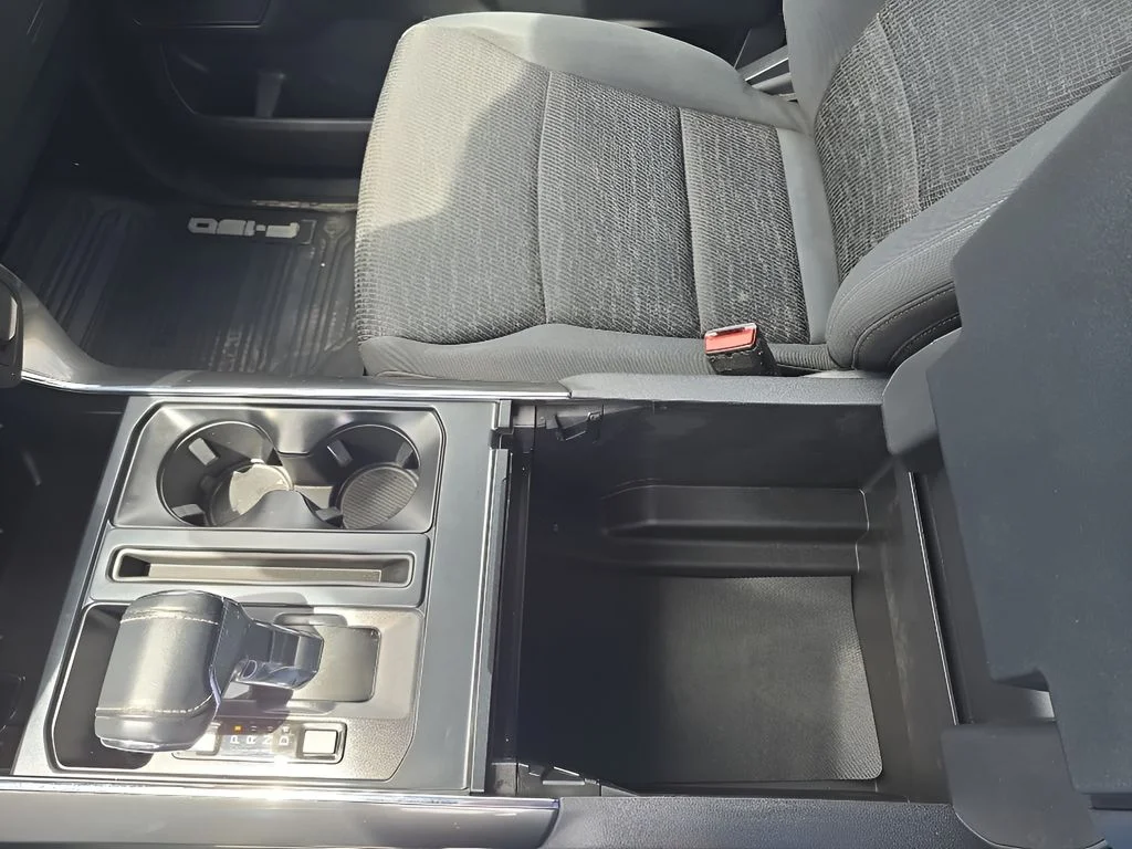 Used 2022 White Ford  image 17
