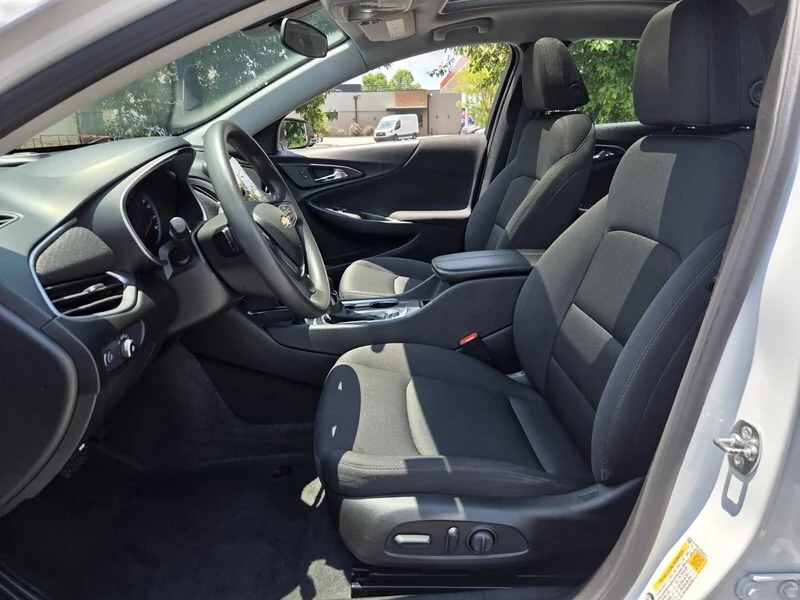 Used 2024 Summit White CHEVROLET LT image 9