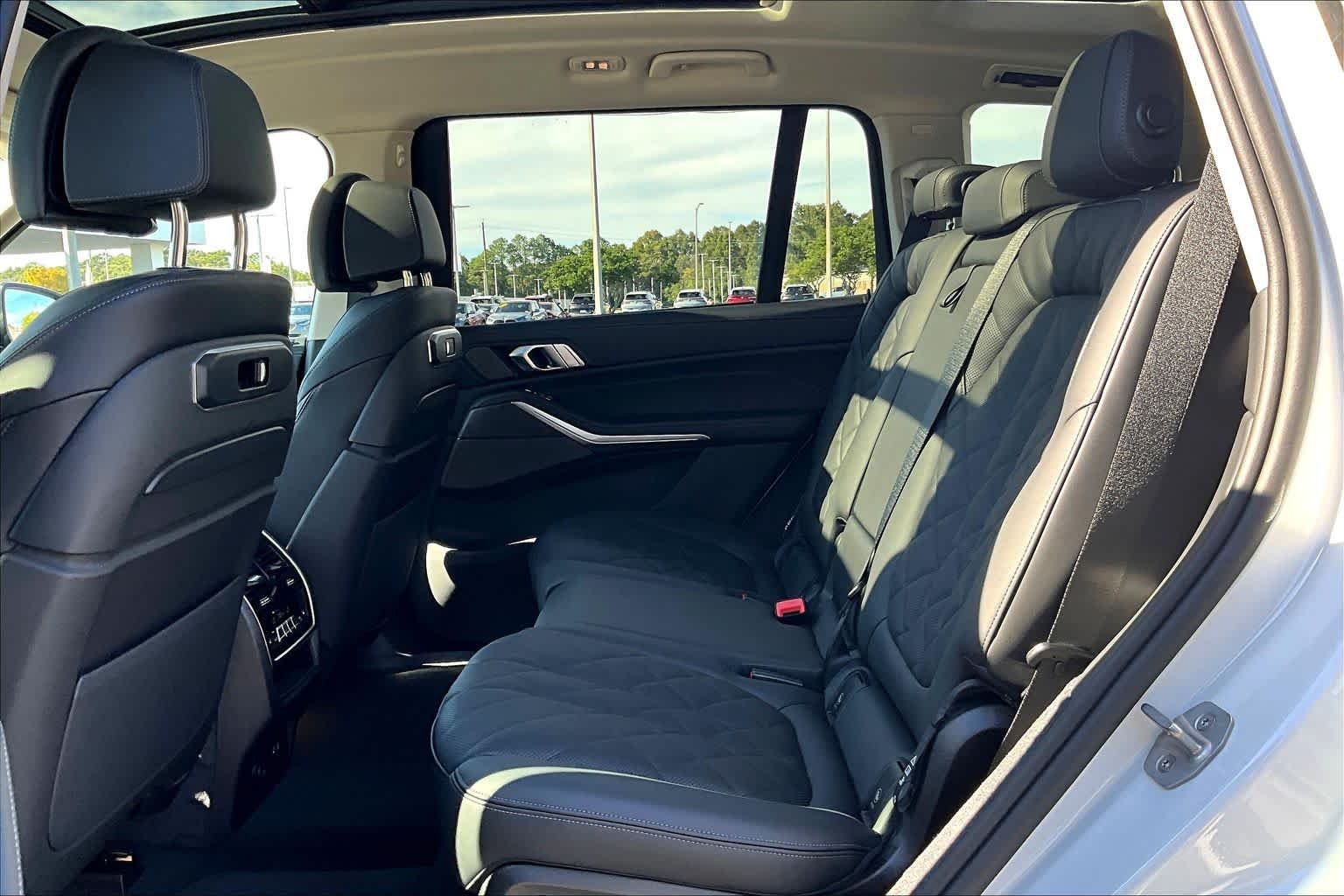 New 2026 Mineral White Metallic BMW xDrive40i image 18