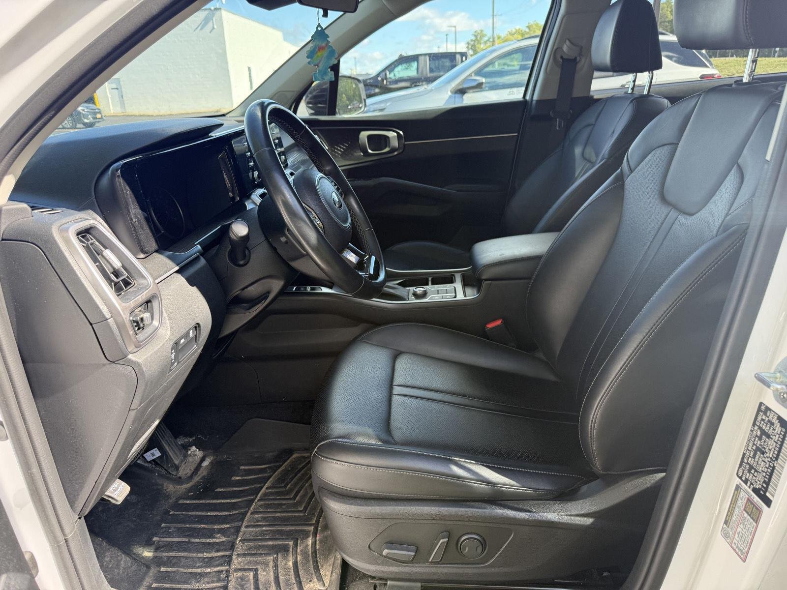 Used 2021 Glacial White Pearl Kia S image 6