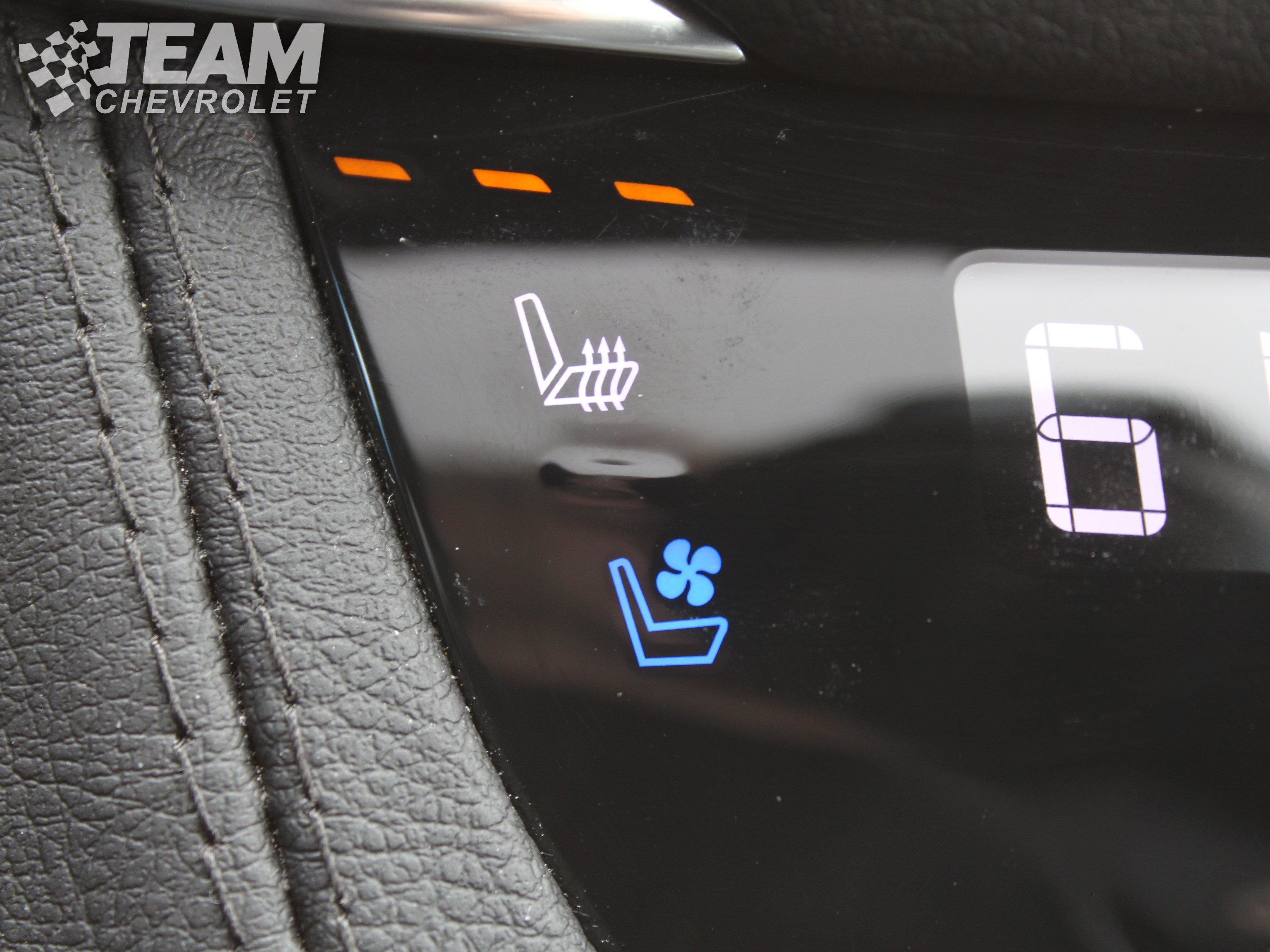 Used 2024 Argent Silver Metallic Cadillac Sport image 19