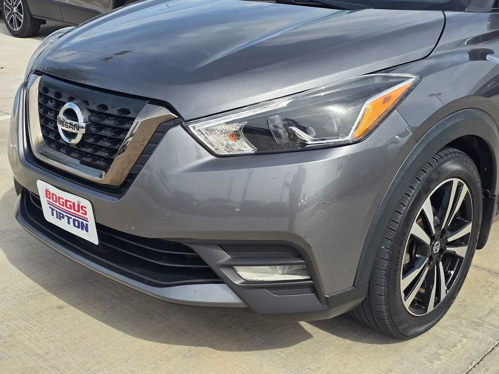 Used 2020 Gray Nissan SR image 8