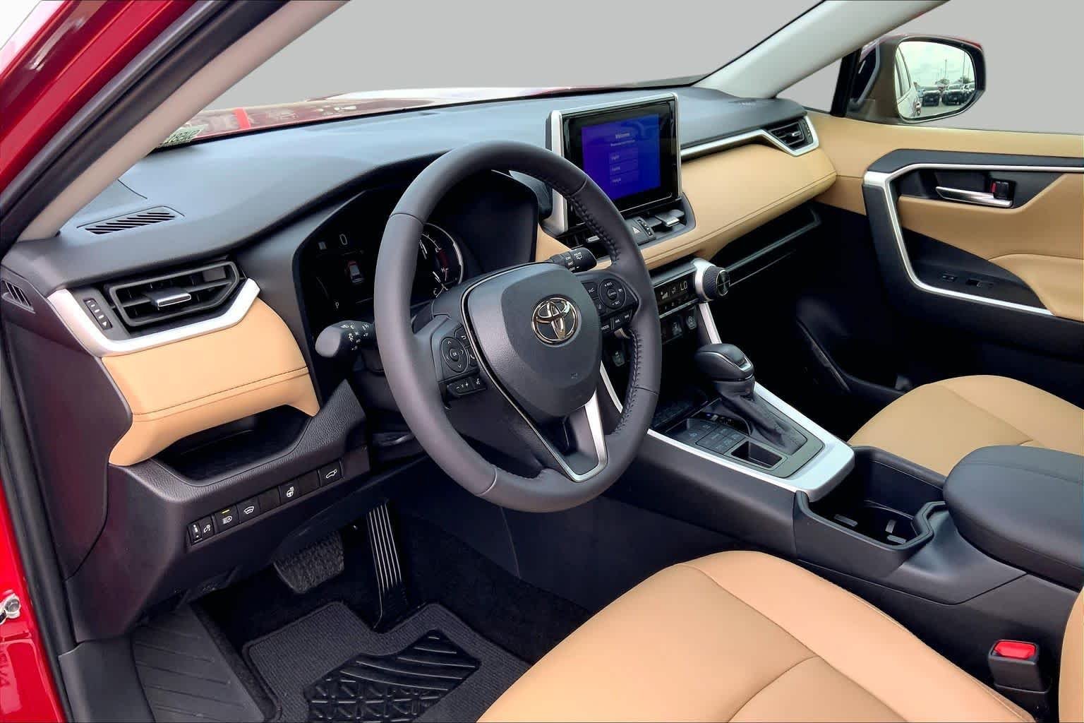 Used 2025 Ruby Flare Pearl Toyota XLE Premium image 18