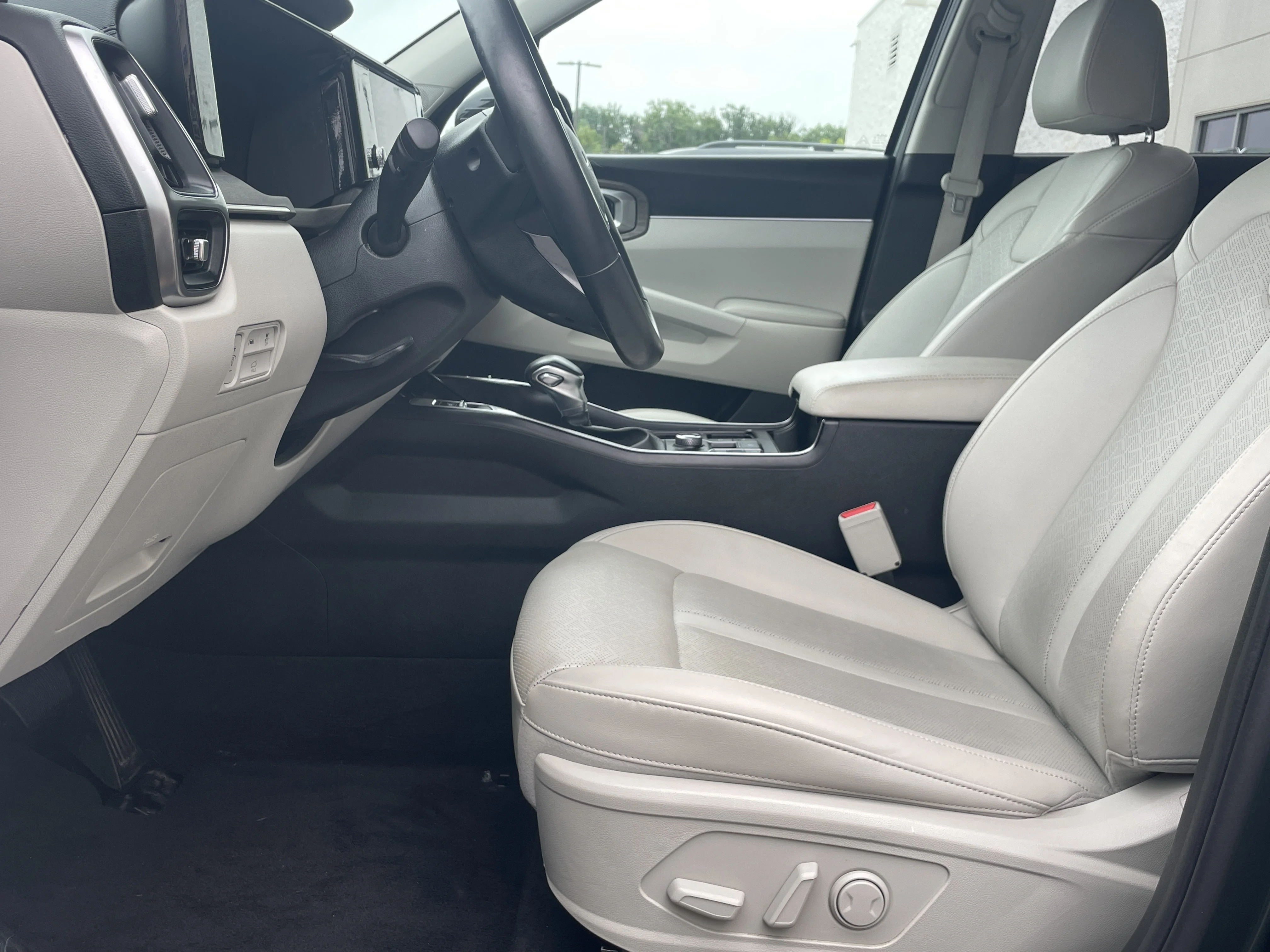 Used 2023 Aruba Green Kia X-Line EX image 17