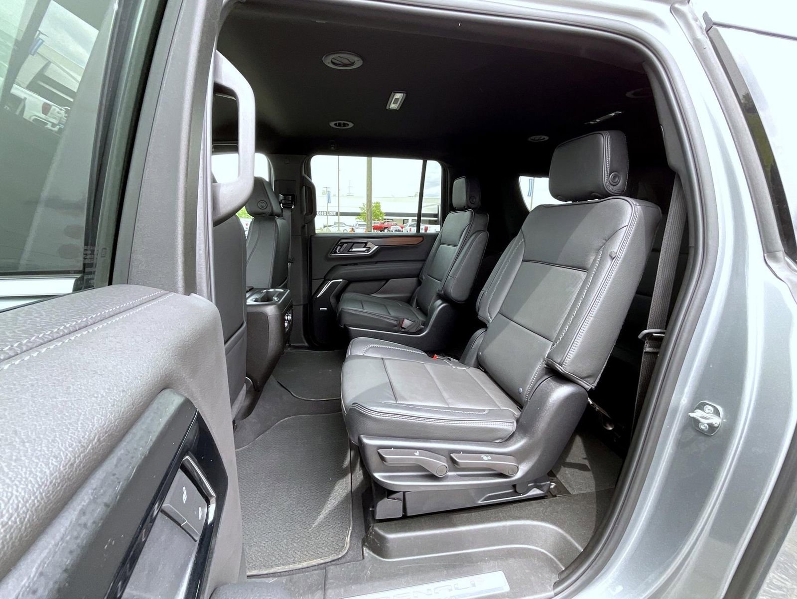 2025 GMC Yukon XL Denali - Photo 19