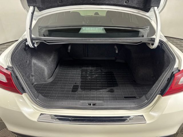 Used 2018 White Nissan 2.5 SL image 21