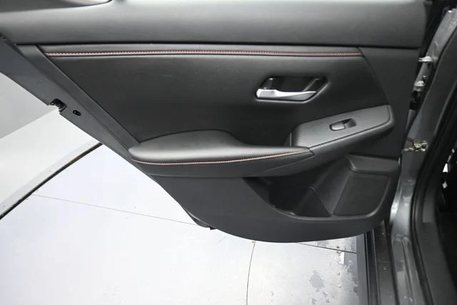 Used 2025 Gray Nissan SR image 18