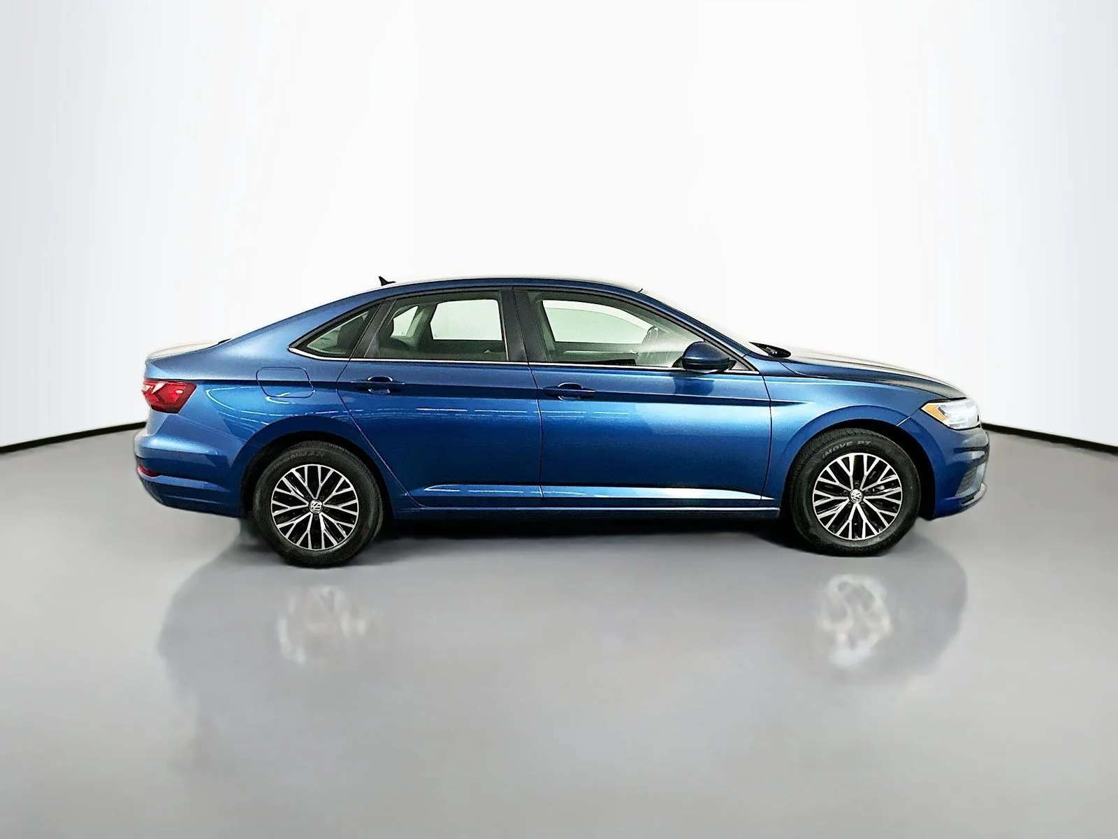 Used 2021 Blue Volkswagen 1.4T SE image 9