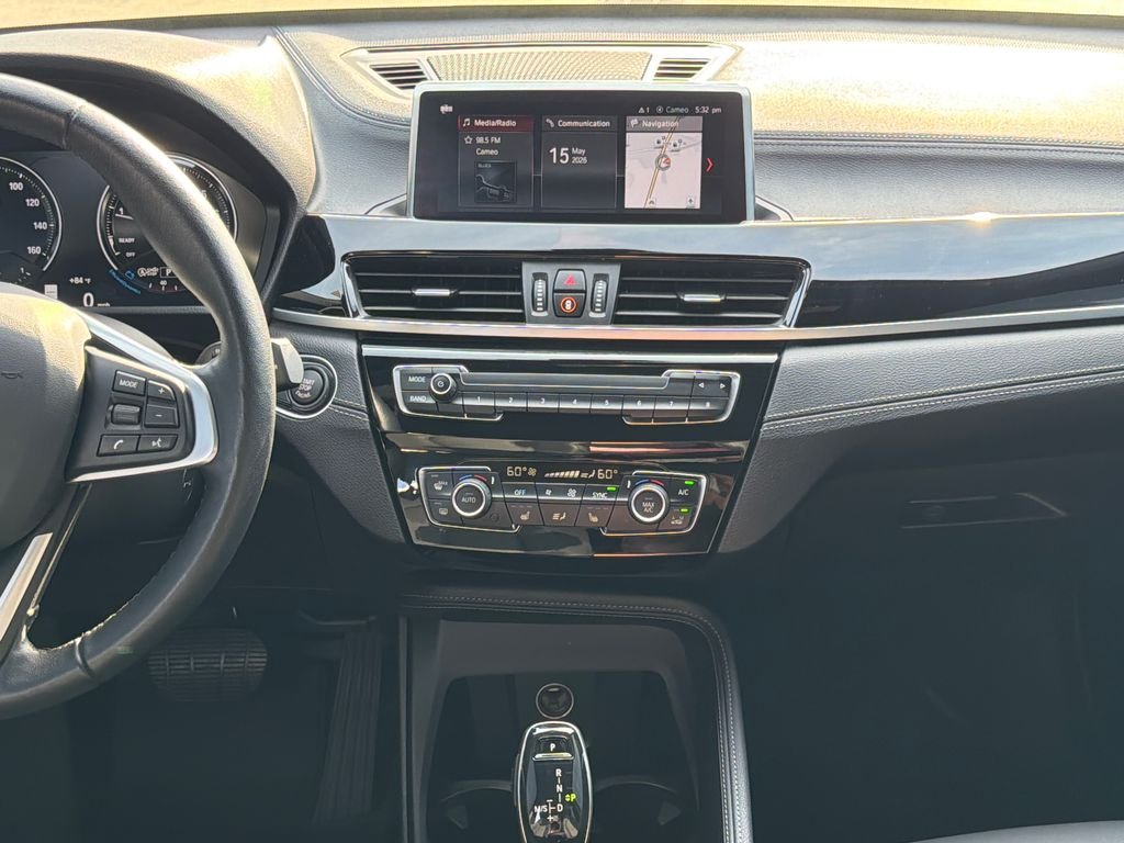 Used 2022 Black BMW sDrive28i image 21