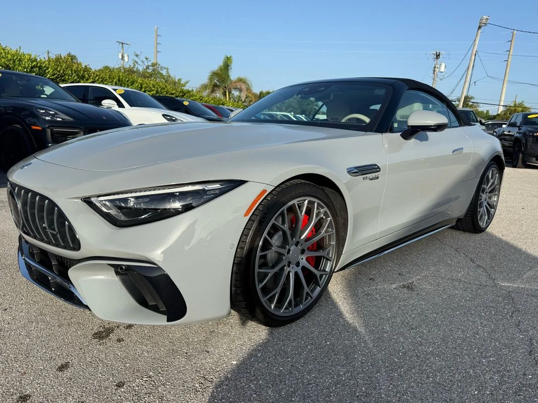 Used 2022  Mercedes-Benz 4MATIC® image 2
