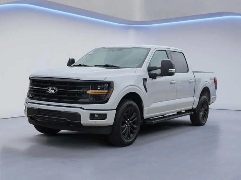 Used 2025 Space White Metallic Ford XLT image 6