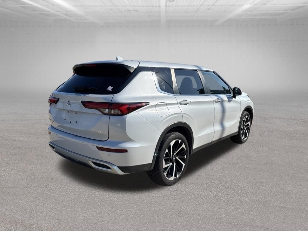 Used 2023 White Diamond Mitsubishi SE image 5