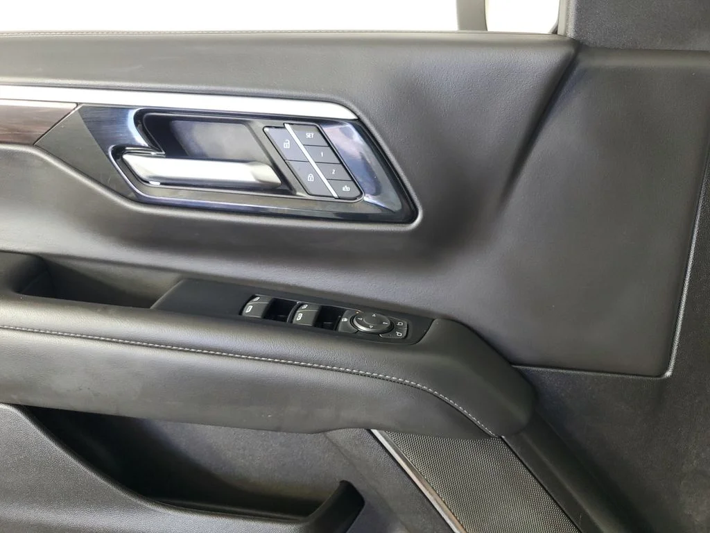 Used 2025 White Chevrolet LT image 26