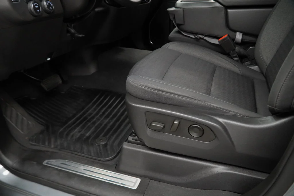 Used 2023 STERLING GRAY METALLIC Chevrolet LT image 33