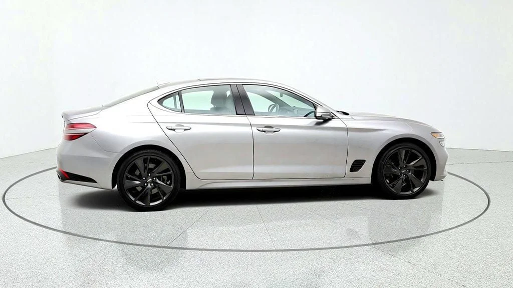 Used 2022 Savile Silver Genesis 3.3T AWD image 4