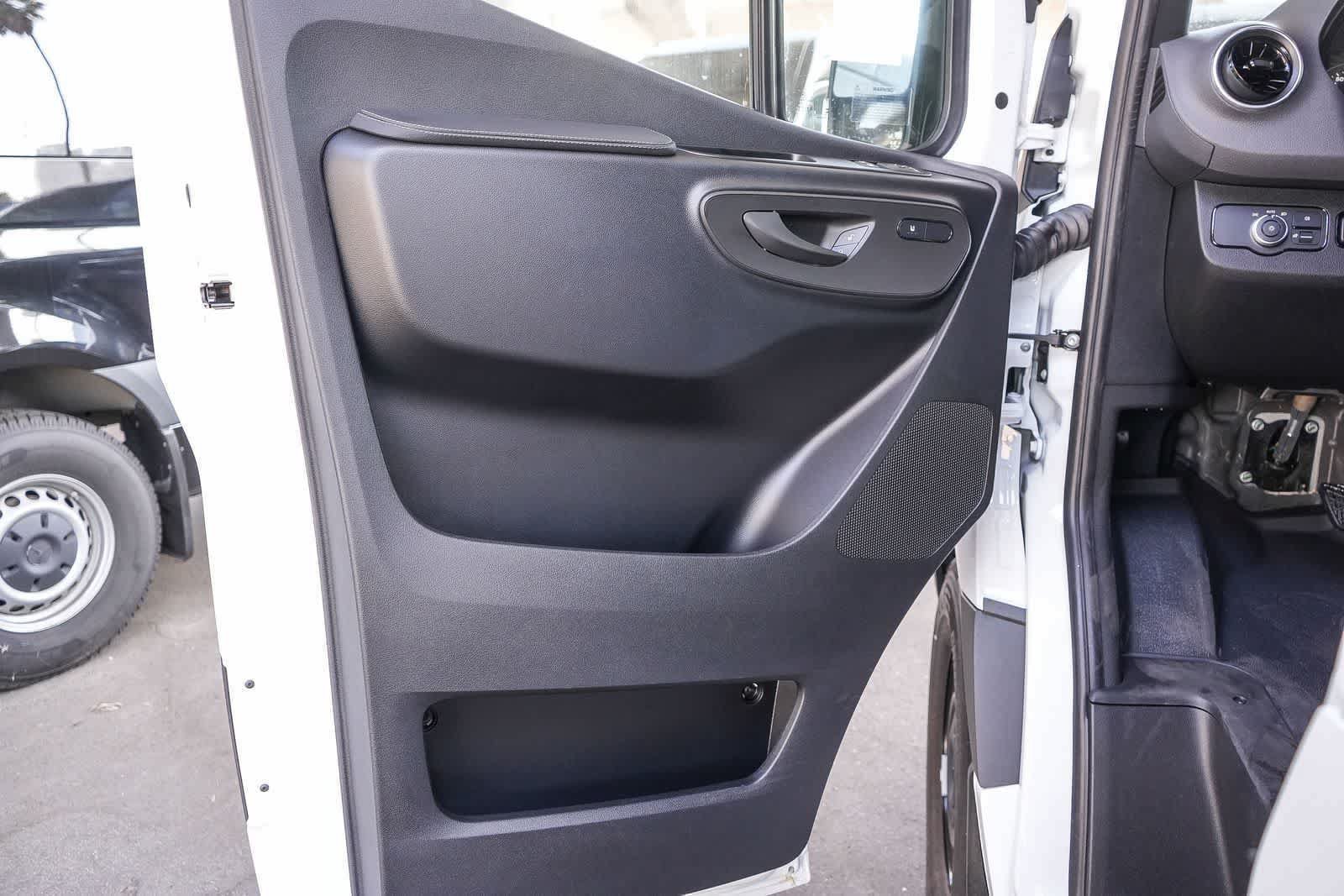 New 2026 Arctic White Mercedes-Benz Cargo 144WB High Roof RWD 2.0L I4 Diesel Turbo HO image 20