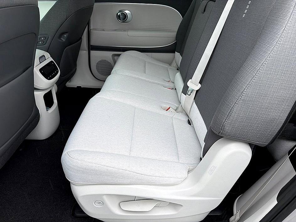 New 2026 Cyber Gray Hyundai SE image 24