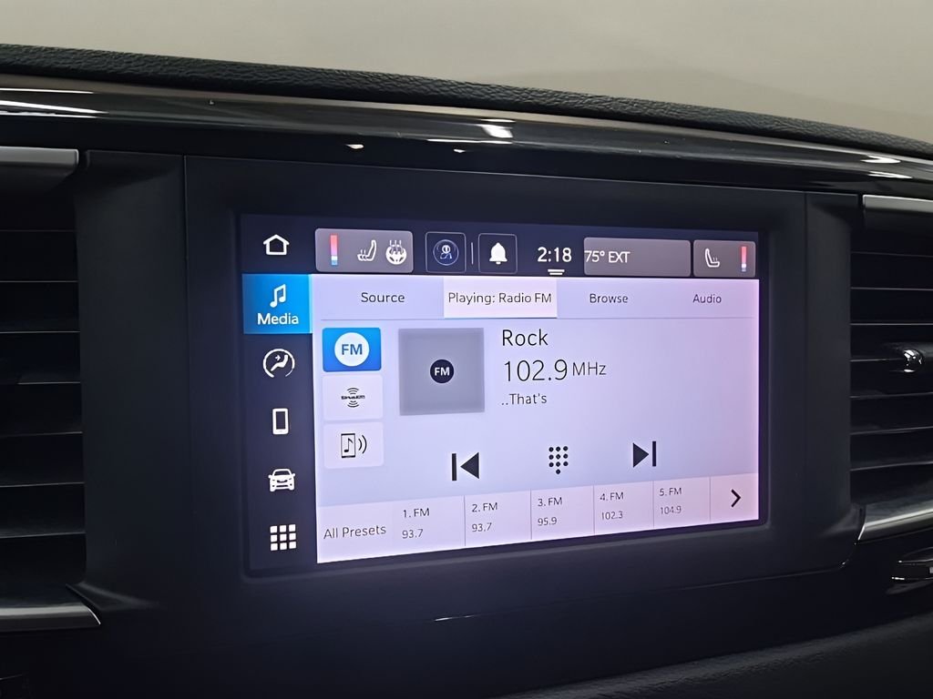 Used 2022 White Chrysler LX image 29